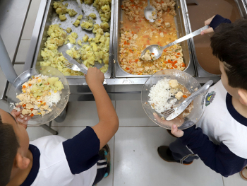 Campinas serve quase 290 mil refeições por dia para estudantes das redes municipais e estaduais