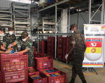 Militares do Exército Brasileiro ajudam Banco de Alimentos e Isa na Ceasa